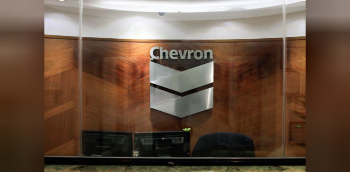 Cargamento petrolero de Chevron queda enredado en sanciones de EEUU a Venezuela