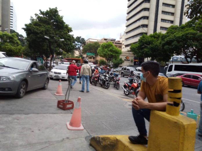 Comenzó a llegar gasolina al este de Caracas