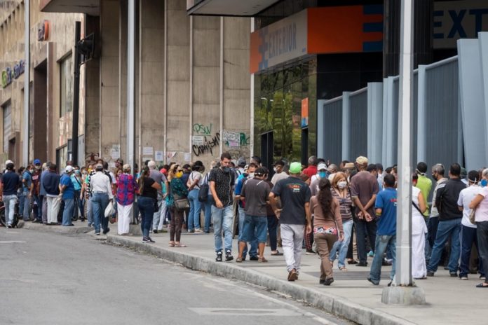 Las agencias ceden ante auge de la banca online