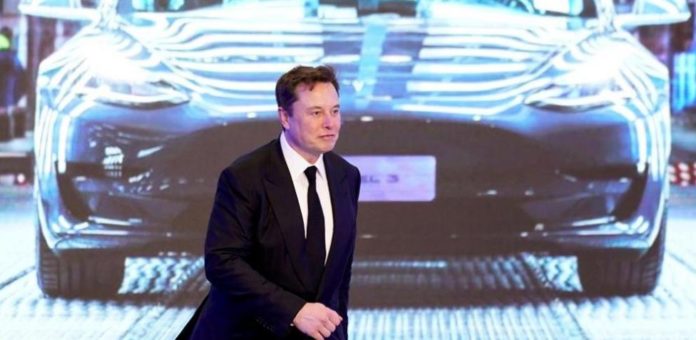 Seguidores de Musk en Twitter lo animaron a vender 10% de sus acciones en Tesla