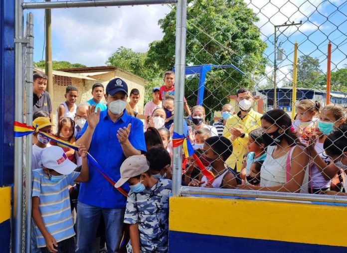 Alcalde Sayegh restaura cancha en La Hoyadita para la recreación en El Hatillo