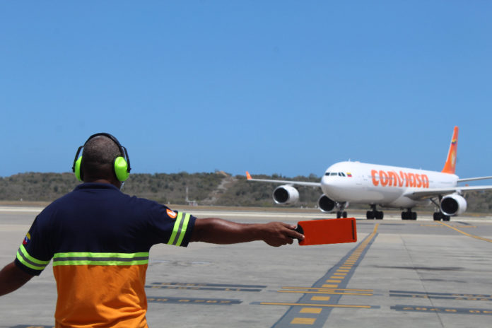 El avión Airbus 340-600 llega a Maiquetía para incorporarse a la flota de Conviasa