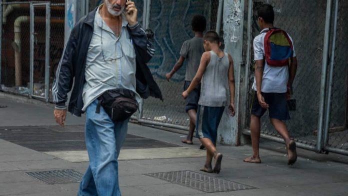 Vivir sin techo y con miedo, la cruda realidad de las personas en situación de calle en Caracas