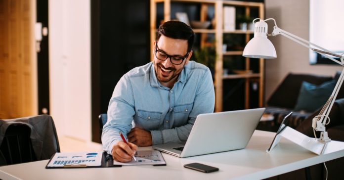 Crecen oportunidades de trabajo en redes sociales y páginas web