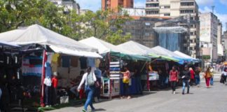 ¿Cuáles son los precios de los útiles y uniformes escolares?