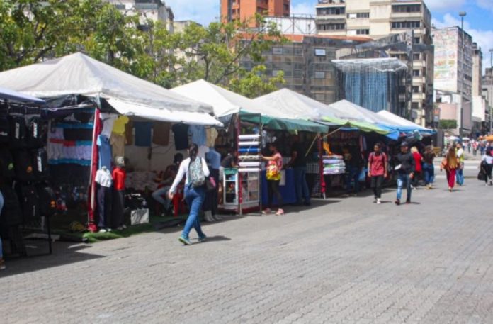 ¿Cuáles son los precios de los útiles y uniformes escolares?